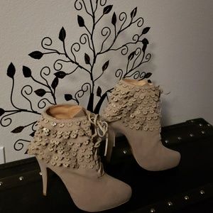 COLIN STUART NUDE SIZE 10 HEELS!!